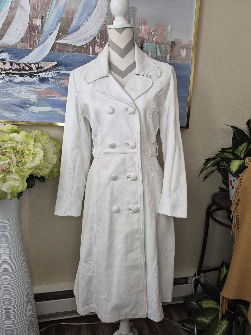 Vintage Elegant White Double-Breasted Trench Coat with Removable Fur Collar
